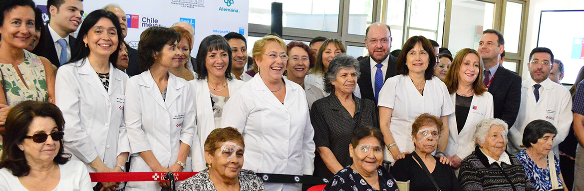 Clínica Dávila establece convenio para cirugías gratuitas de cataratas