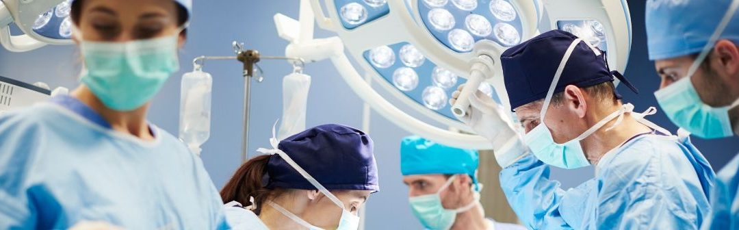La hernia umbilical se puede tratar con cirugía y de forma ambulatoria